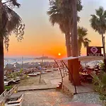 Philoxenia! Beachfront House With Garden On The Sand * Arkoudi