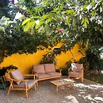 Philoxenia! Beachfront House With Garden On The Sand Ferienhaus Arkoudi