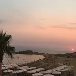 Vakantiehuis Philoxenia! Beachfront House With Garden On The Sand