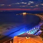 Vakantiehuis Philoxenia! Beachfront House With Garden On The Sand *