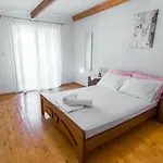 Σπίτι διακοπών Philoxenia! Beachfront House With Garden On The Sand *
