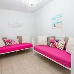 Σπίτι διακοπών Philoxenia! Beachfront House With Garden On The Sand *