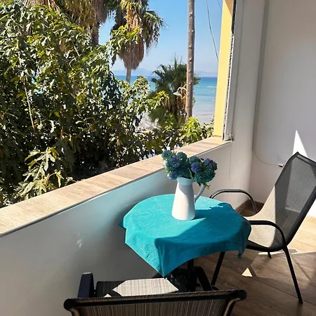 Philoxenia! Beachfront House With Garden On The Σπίτι διακοπών *