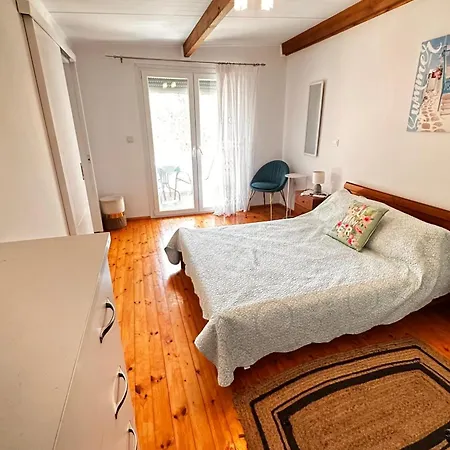 Σπίτι διακοπών Philoxenia! Beachfront House With Garden On The