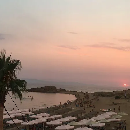 Σπίτι διακοπών Philoxenia! Beachfront House With Garden On The