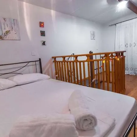 Philoxenia House! Maisonette In Front Of The Sea! Hébergement de vacances Arkoudi