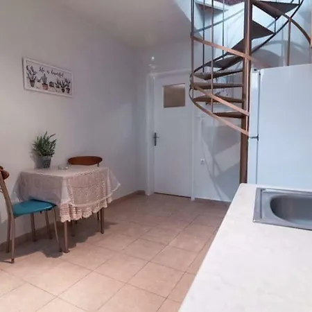 Philoxenia House! Maisonette In Front Of The Sea! *