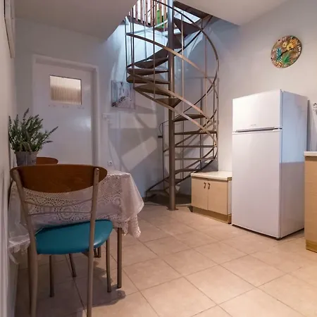 Philoxenia! Beachfront House With Garden On The