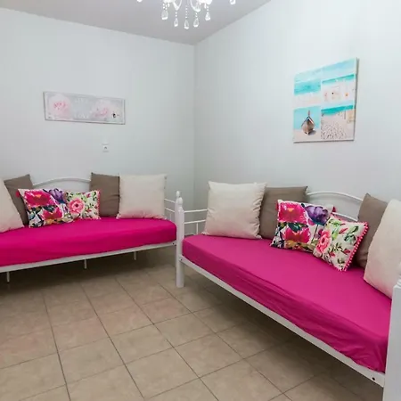Holiday home Philoxenia House! Maisonette In Front Of The Sea!