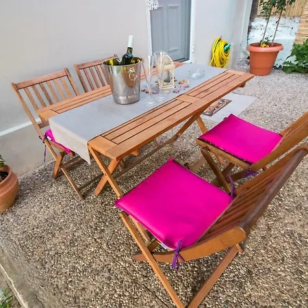 Philoxenia! Beachfront House With Garden On The * Αρκούδι