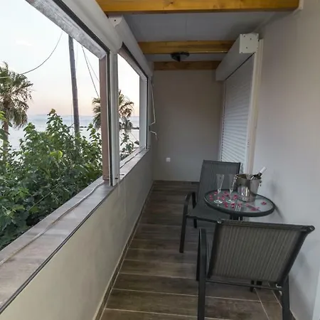 Philoxenia House! Maisonette In Front Of The Sea!