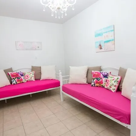 Σπίτι διακοπών Philoxenia! Beachfront House With Garden On The *