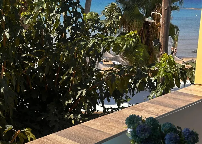 Дом отдыха Philoxenia! Beachfront House With Garden On The Sand Аркуди