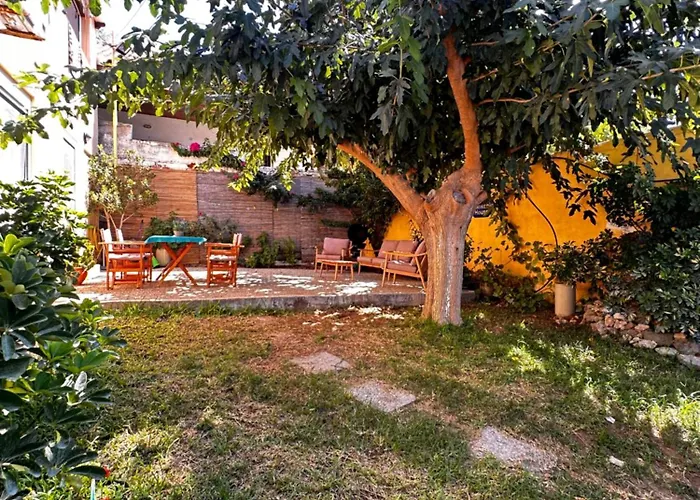 Philoxenia! Beachfront House With Garden On The Sand