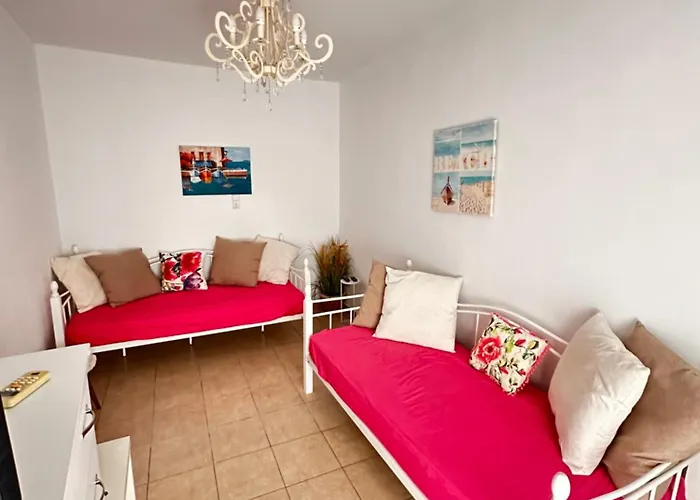 Дом отдыха Philoxenia! Beachfront House With Garden On The Sand