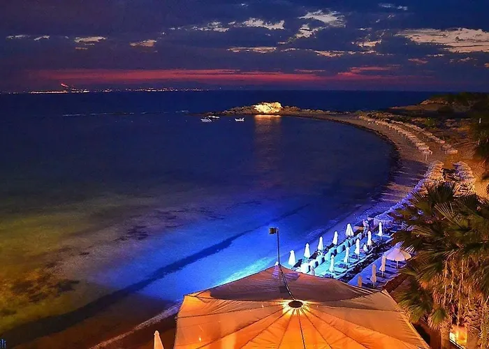 Дом отдыха Philoxenia! Beachfront House With Garden On The Sand *