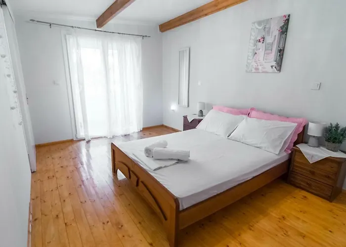Дом отдыха Philoxenia! Beachfront House With Garden On The Sand *
