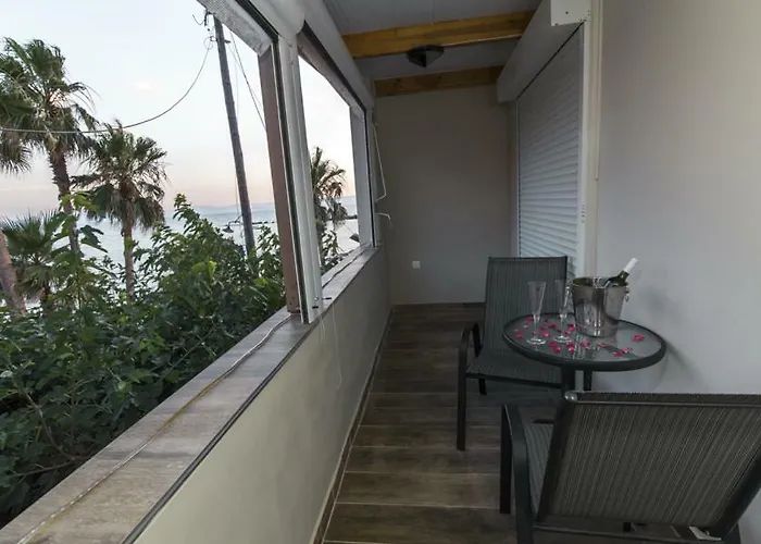 Дом отдыха Philoxenia! Beachfront House With Garden On The Sand Аркуди